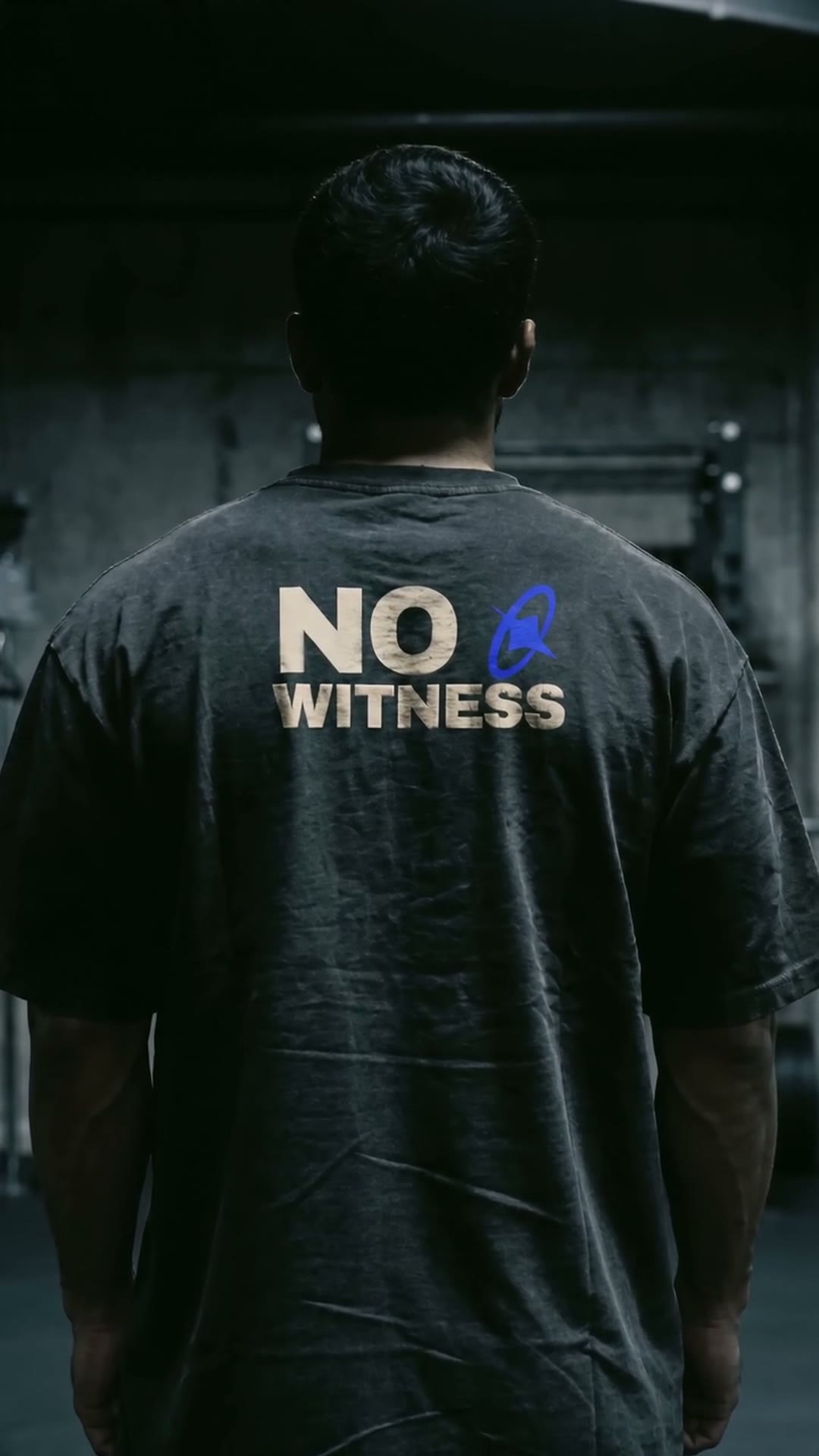 NOX NO WITNESS tee in an empty gym